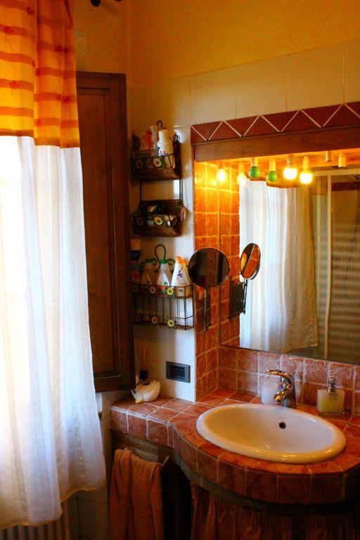 Bio Agriturismo Podere Pretoia San Gimignano Cameră foto